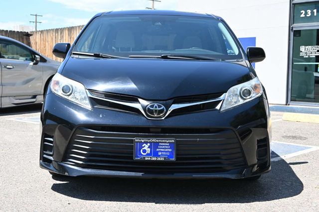 2020 Toyota Sienna LE Mobility FWD 7-Passenger Mobility - 22878972 - 5