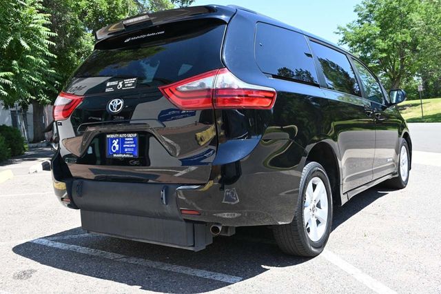 2020 Toyota Sienna LE Mobility FWD 7-Passenger Mobility - 22878972 - 6