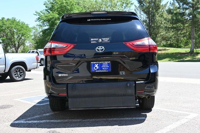 2020 Toyota Sienna LE Mobility FWD 7-Passenger Mobility - 22878972 - 7