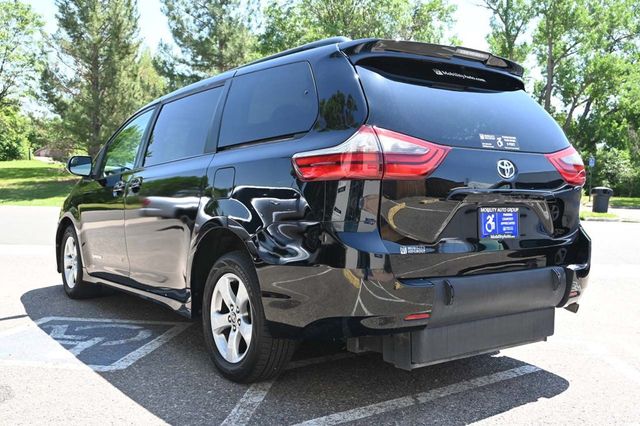 2020 Toyota Sienna LE Mobility FWD 7-Passenger Mobility - 22878972 - 8