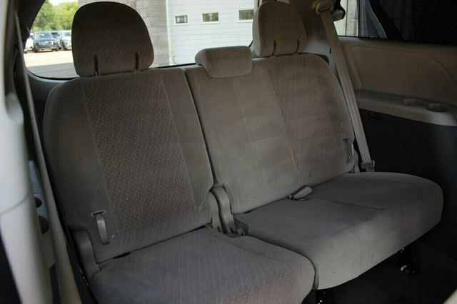 2020 Toyota Sienna ONE OWNER AWD LE  - 22898760 - 11