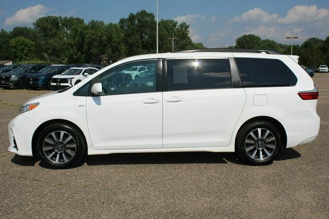 2020 Toyota Sienna ONE OWNER AWD LE  - 22898760 - 17