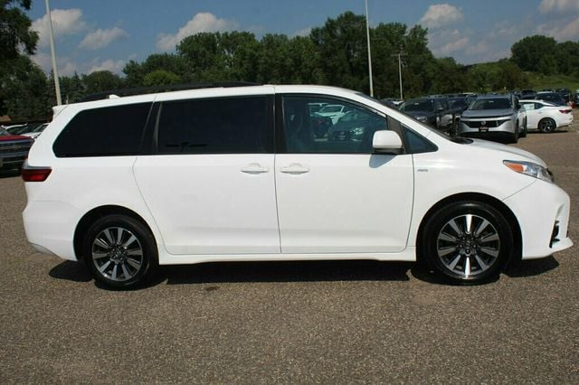 2020 Toyota Sienna ONE OWNER AWD LE  - 22898760 - 1