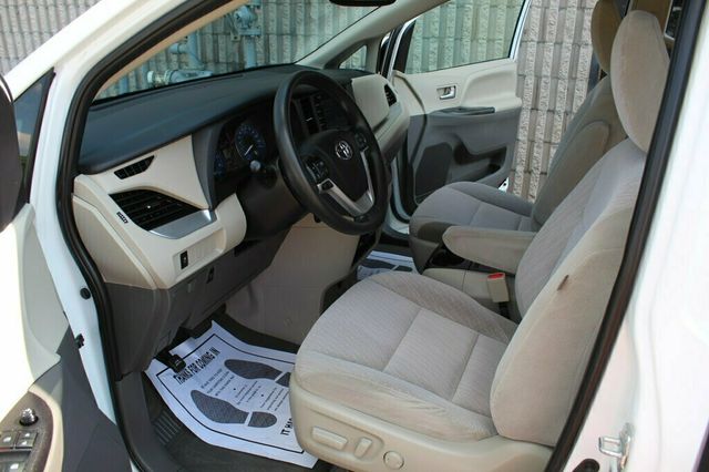 2020 Toyota Sienna ONE OWNER AWD LE  - 22898760 - 22