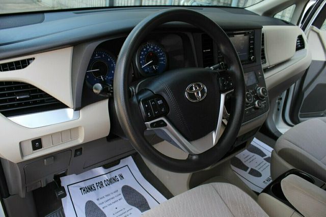 2020 Toyota Sienna ONE OWNER AWD LE  - 22898760 - 24
