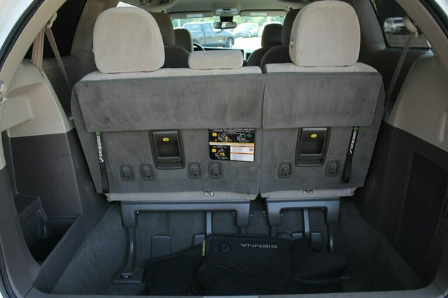 2020 Toyota Sienna ONE OWNER AWD LE  - 22898760 - 31