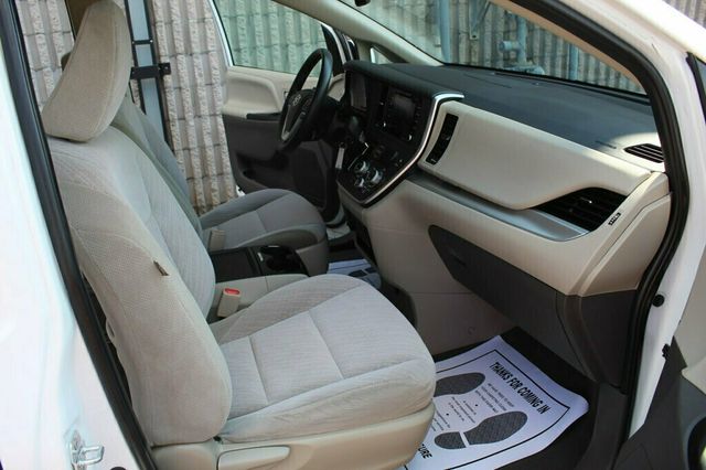 2020 Toyota Sienna ONE OWNER AWD LE  - 22898760 - 7