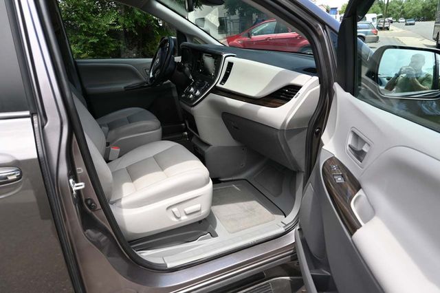 2020 Toyota Sienna XLE Automatic Access Seat FWD 7-Passenger - 22871113 - 14