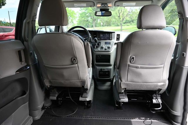 2020 Toyota Sienna XLE Automatic Access Seat FWD 7-Passenger - 22871113 - 19