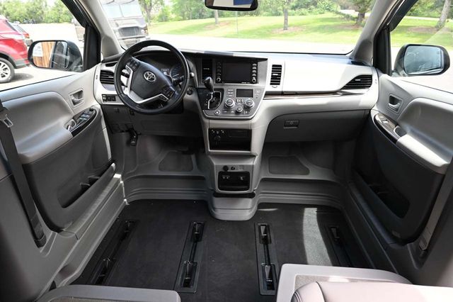2020 Toyota Sienna XLE Automatic Access Seat FWD 7-Passenger - 22871113 - 20