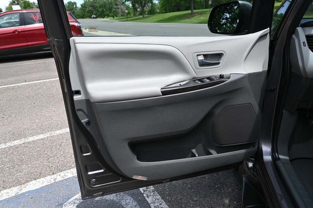 2020 Toyota Sienna XLE Automatic Access Seat FWD 7-Passenger - 22871113 - 30