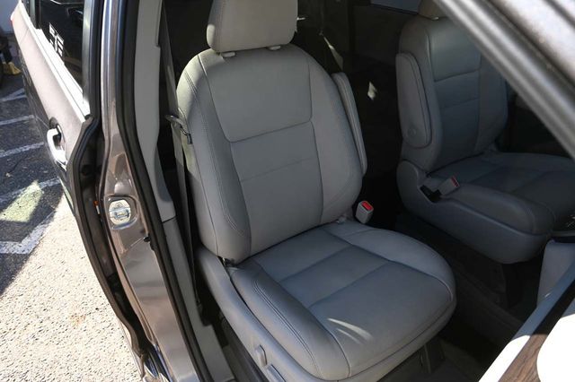 2020 Toyota Sienna XLE Premium FWD 8-Passenger - 22939146 - 15