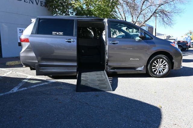 2020 Toyota Sienna XLE Premium FWD 8-Passenger - 22939146 - 16