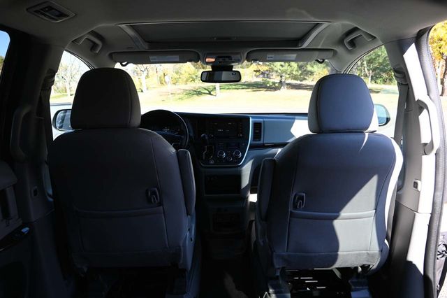 2020 Toyota Sienna XLE Premium FWD 8-Passenger - 22939146 - 20