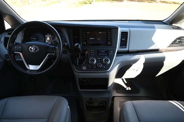 2020 Toyota Sienna XLE Premium FWD 8-Passenger - 22939146 - 21