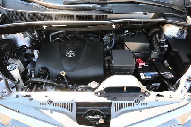 2020 Toyota Sienna XLE Premium FWD 8-Passenger - 22939146 - 34