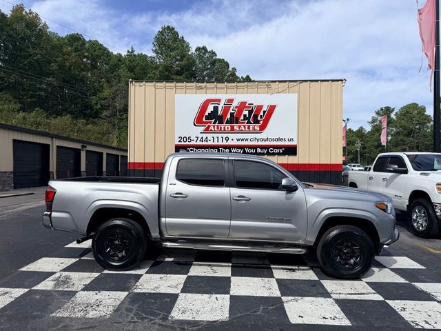 2020 Toyota Tacoma SR5's photo