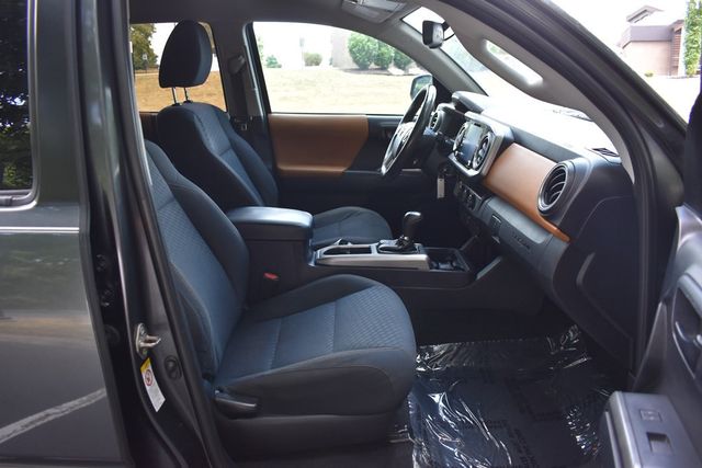 2020 Toyota Tacoma 2WD SR5 Double Cab 5' Bed V6 AT (Natl) - 22909979 - 19