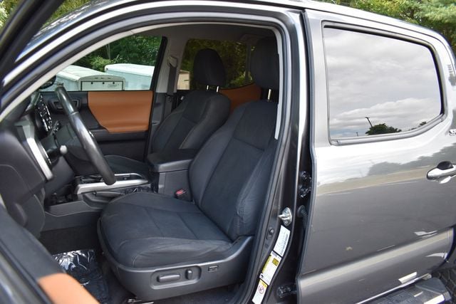 2020 Toyota Tacoma 2WD SR5 Double Cab 5' Bed V6 AT (Natl) - 22909979 - 3