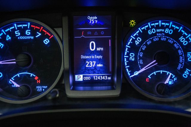 2020 Toyota Tacoma 4WD TRD Off Road Double Cab 5' Bed V6 AT (Natl) - 22936542 - 8