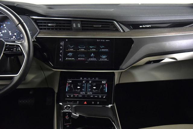 2021 Audi e-tron Premium Plus - 22394655 - 11