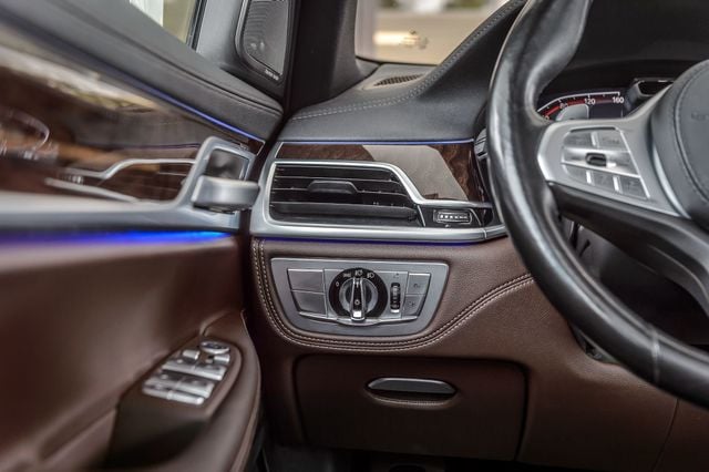 2021 BMW 7 Series 740i xDRIVE - WHITE ON BROWN - NAV - BACKUP CAM - CARPLAY  - 22858598 - 25