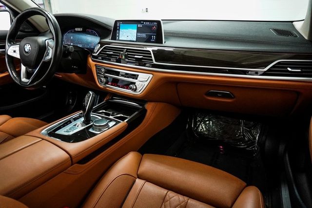 2021 BMW 7 Series 750i xDrive - 22900929 - 24
