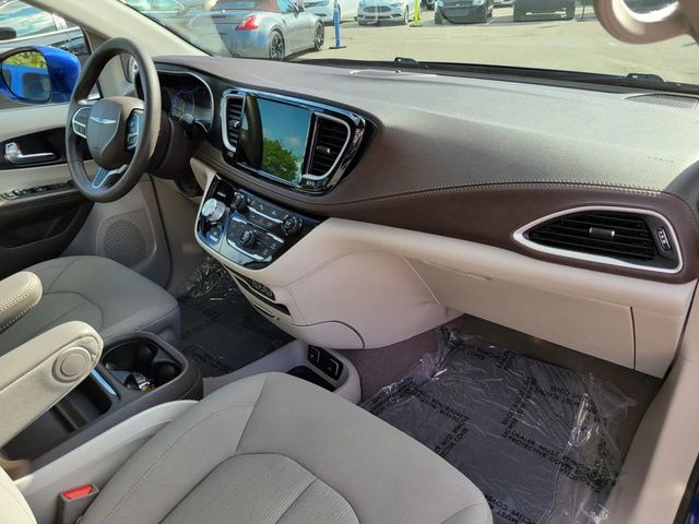 2021 Chrysler Pacifica Touring Minivan 4D - 22924033 - 13