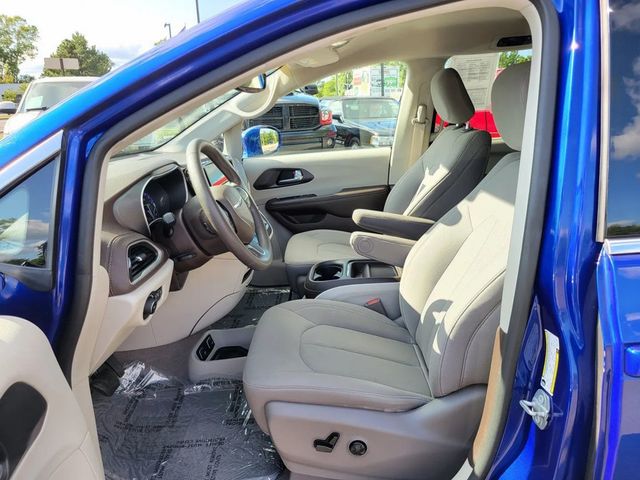 2021 Chrysler Pacifica Touring Minivan 4D - 22924033 - 1