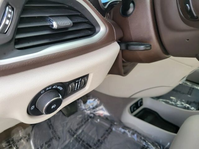 2021 Chrysler Pacifica Touring Minivan 4D - 22924033 - 19