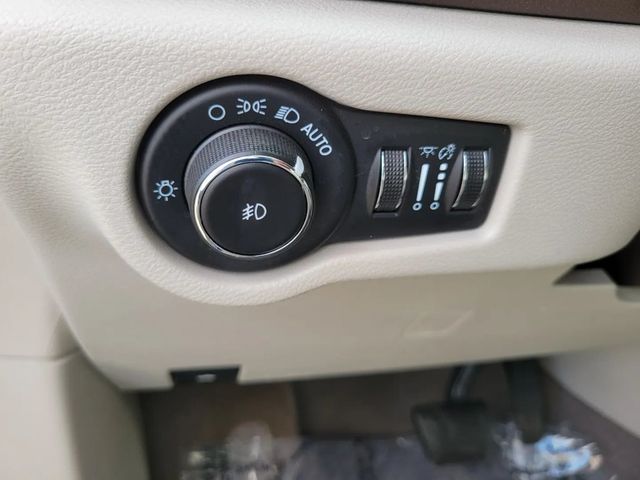 2021 Chrysler Pacifica Touring Minivan 4D - 22924033 - 21