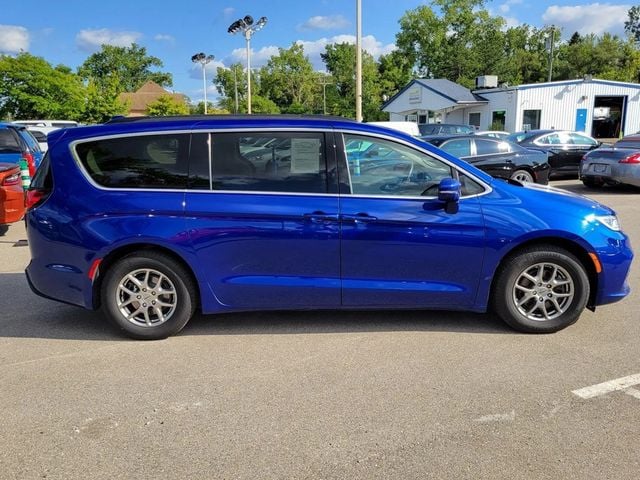 2021 Chrysler Pacifica Touring Minivan 4D - 22924033 - 2