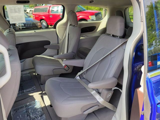 2021 Chrysler Pacifica Touring Minivan 4D - 22924033 - 3