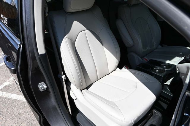 2021 Chrysler Voyager LXi Mobility Handicap Van - 22871112 - 15