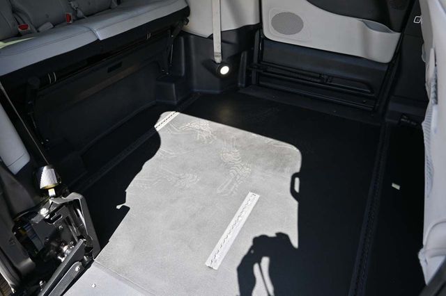 2021 Chrysler Voyager LXi Mobility Handicap Van - 22871112 - 18