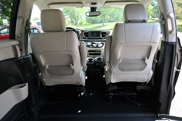 2021 Chrysler Voyager LXi Mobility Handicap Van - 22871112 - 19