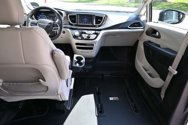 2021 Chrysler Voyager LXi Mobility Handicap Van - 22871112 - 20