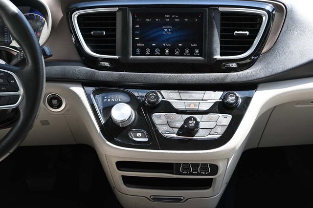 2021 Chrysler Voyager LXi Mobility Handicap Van - 22871112 - 22