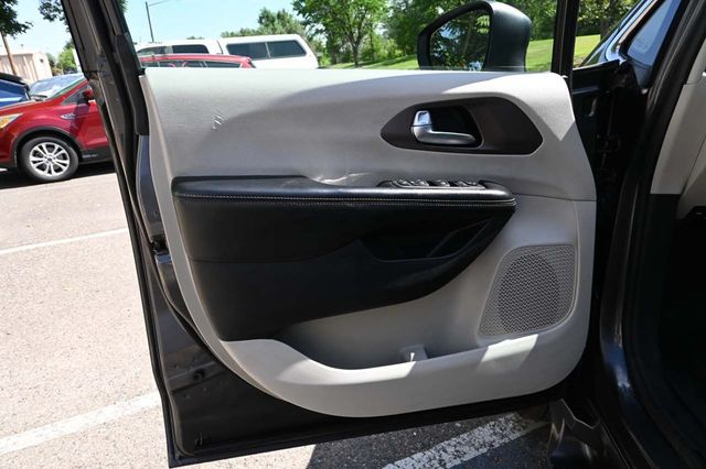 2021 Chrysler Voyager LXi Mobility Handicap Van - 22871112 - 29