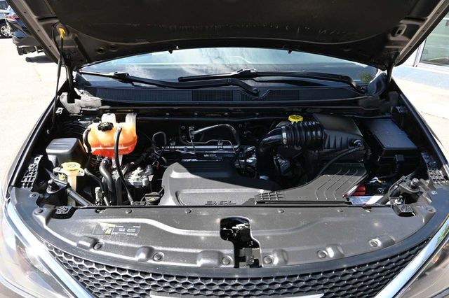 2021 Chrysler Voyager LXi Mobility Handicap Van - 22871112 - 33