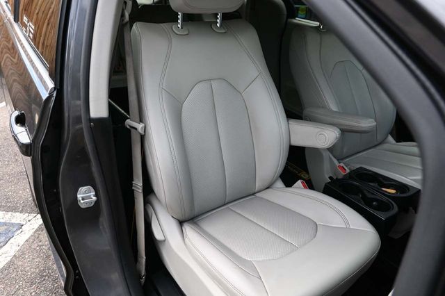 2021 Chrysler Voyager LXi Mobility Handicap Van - 22878974 - 15