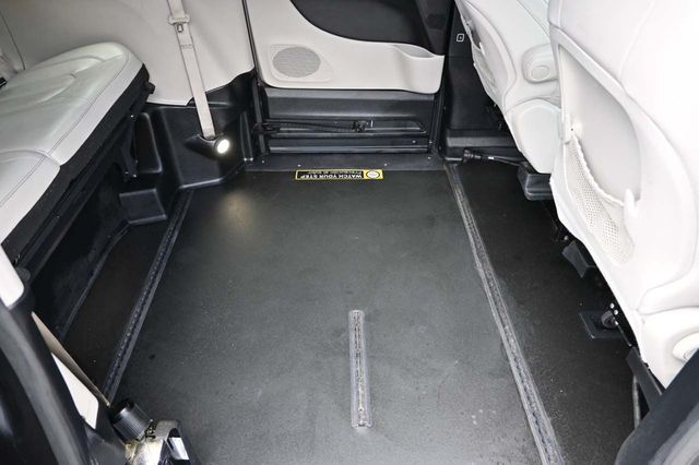 2021 Chrysler Voyager LXi Mobility Handicap Van - 22878974 - 18