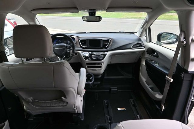 2021 Chrysler Voyager LXi Mobility Handicap Van - 22878974 - 20