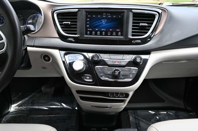 2021 Chrysler Voyager LXi Mobility Handicap Van - 22878974 - 22