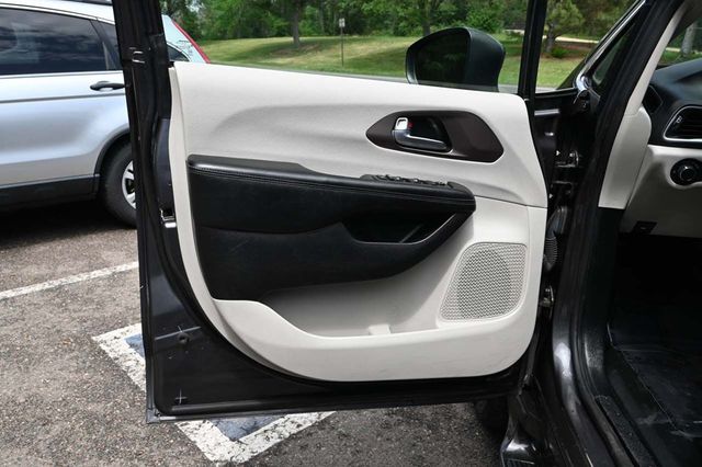 2021 Chrysler Voyager LXi Mobility Handicap Van - 22878974 - 29