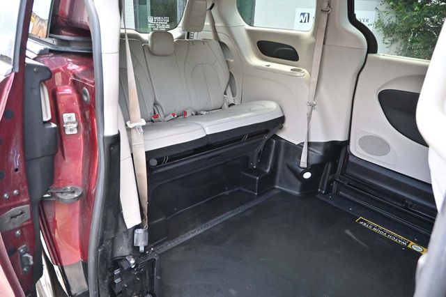 2021 Chrysler Voyager LXi Mobility Handicap Van - 22880550 - 17