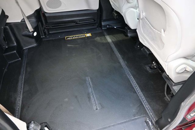 2021 Chrysler Voyager LXi Mobility Handicap Van - 22880550 - 18