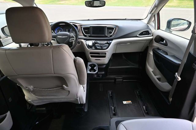 2021 Chrysler Voyager LXi Mobility Handicap Van - 22880550 - 20