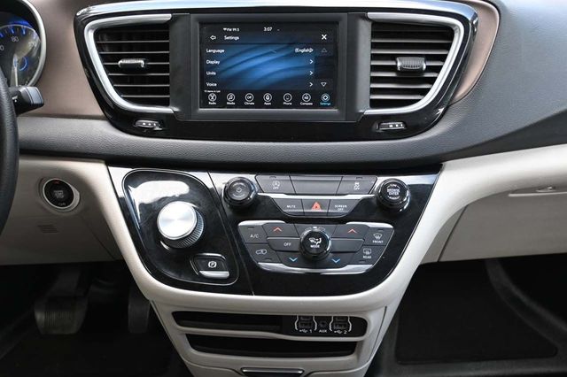 2021 Chrysler Voyager LXi Mobility Handicap Van - 22880550 - 22