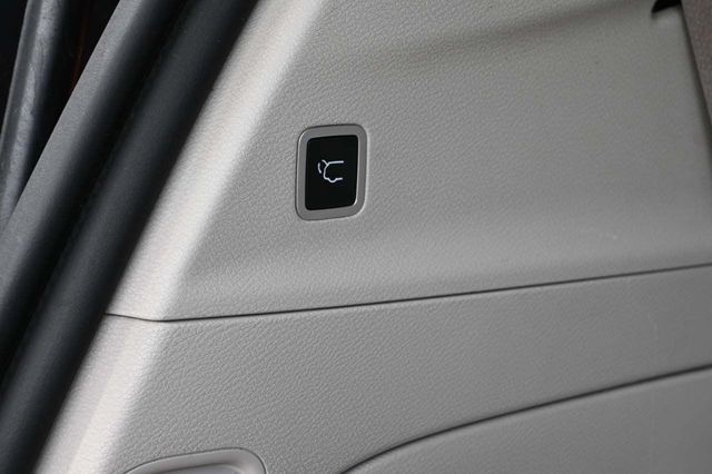 2021 Chrysler Voyager LXi Mobility Handicap Van - 22880550 - 26